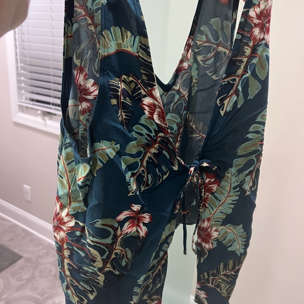 Artizia set - Wilfred Free shorts size S top size M . Super cute. Open back